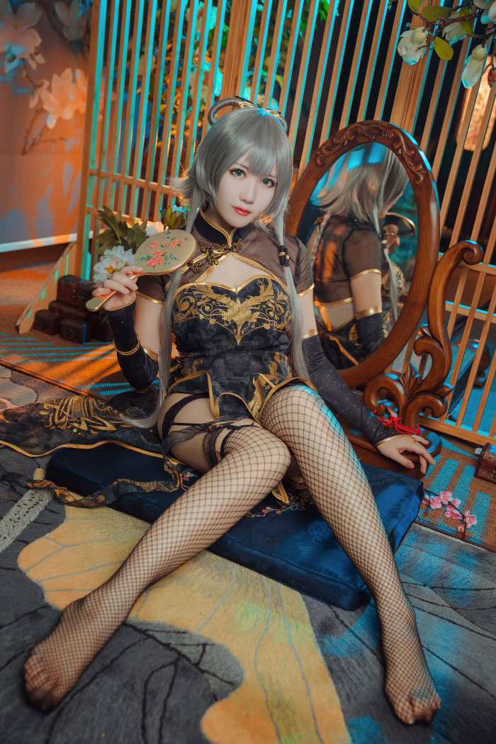 [Cosplay] 金丝雀洛天依 [13P/104MB]