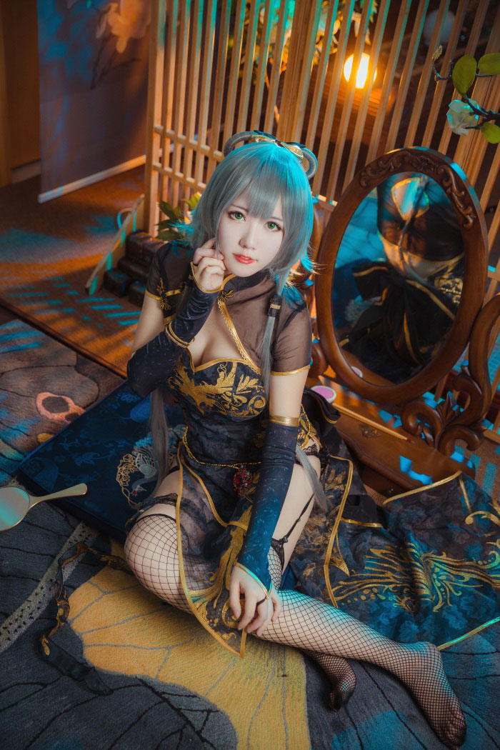 [Cosplay] 金丝雀洛天依 [13P/104MB]